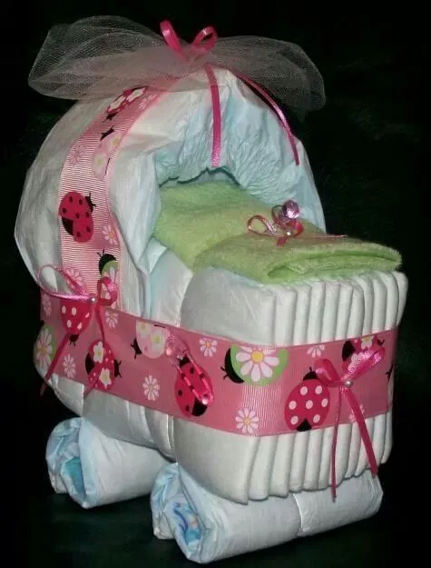 Cuna hecha con pañales. | Baby Shower | Pinterest