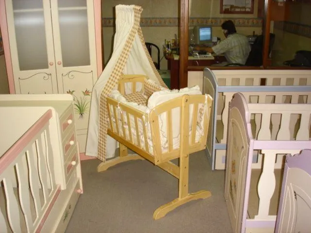 De madera del bebé cuna-Cunas para bebes-Identificación del ...