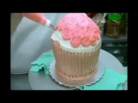 CupCake gigante decorado con rosas.-LuzMa CyR - YouTube