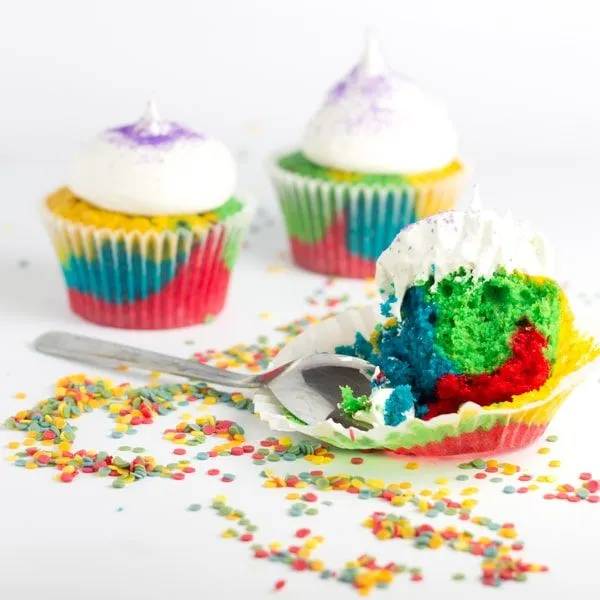 Cómo hacer Cupcakes Arcoiris | PequeRecetas