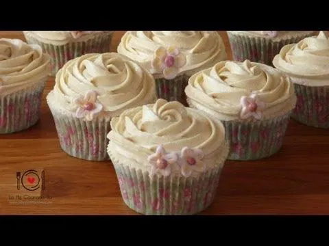 Cómo Hacer Cupcakes de Vainilla | LHCY - YouTube