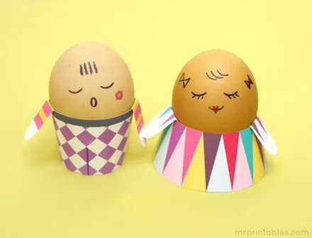 Huevos decorados con caritas y ropa de bebé - Imagui