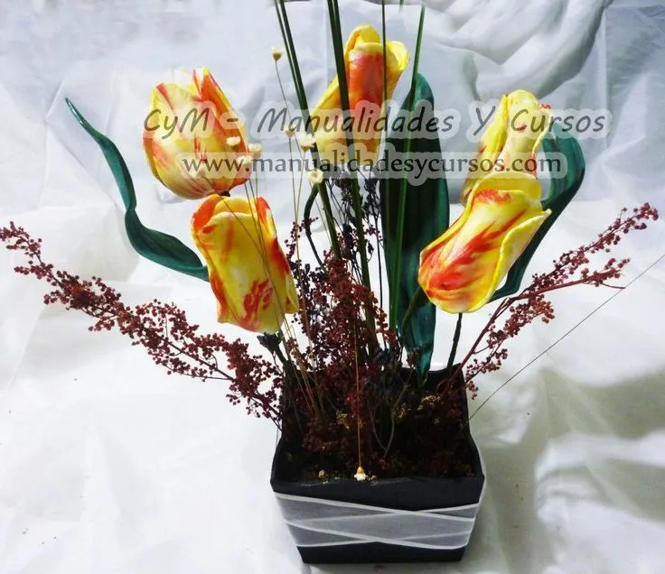 Curso de flores de goma eva sin Moldes | Arreglos florales | Pinterest