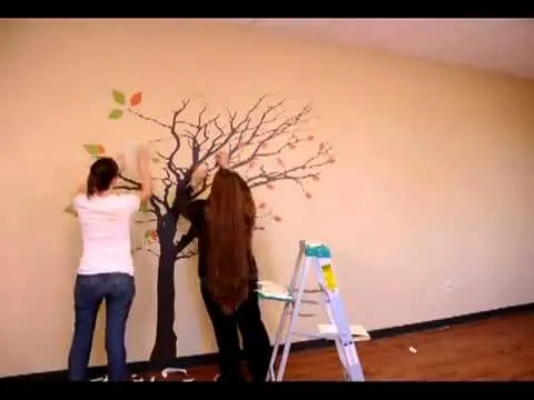 Dalí Adhesivos de pared - árbol alto con hojas que vuelan en la ...