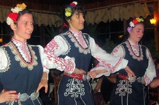 Les danses bulgares - Envoûtantes danses du monde sur L'Internaute ...