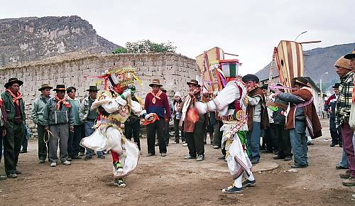 Danza de las Tijeras y La Huaconada del Perú