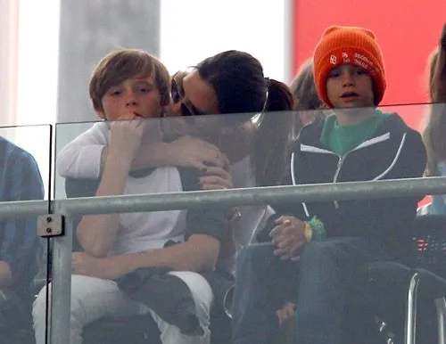 David Beckham asiste con sus tres hijos a la fiesta de lanzamiento ...