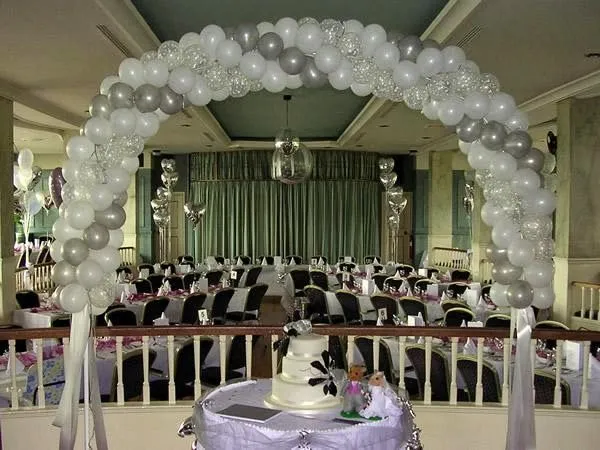 Decoración de salon para boda con globos - Imagui