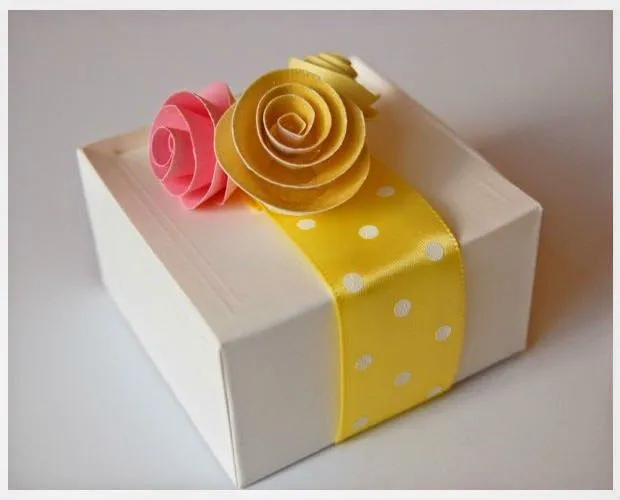 Decoración caja de regalo con flores de papel ~ Solountip.com