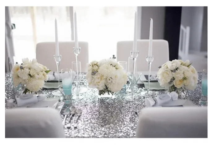 Decoración: centros de mesa con flores y accesorios para tu boda