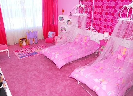 Habitación de invitados estilo Barbie, ideal para una decoración ...