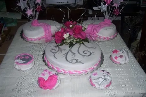 Imagen Decoracion Torta 15 años - grupos.