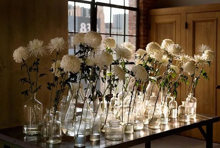 Decoración con flores y botellas. - Paperblog Decoración con flores y botellas. - Paperblog
