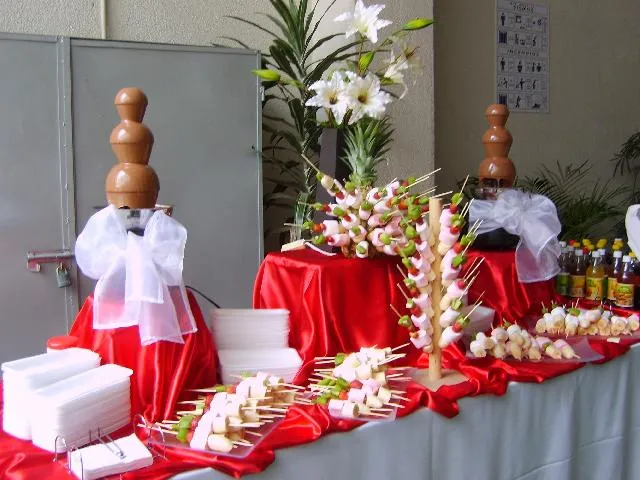 Decoración de mesas con fuentes de chocolate - Imagui