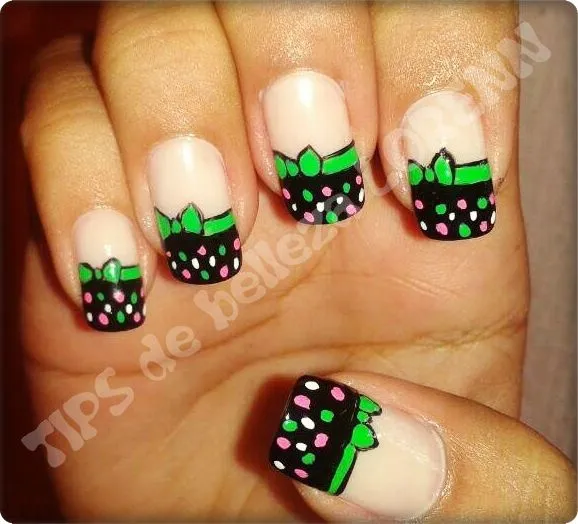 decoracion de uñas con esmaltes claros | Cristina
