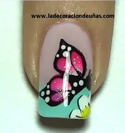 Decoracion de uñas con mariposas | La decoracion de uñas