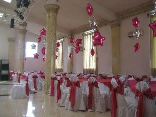 Decoración de fiestas de 15 años con globos y telas - Imagui