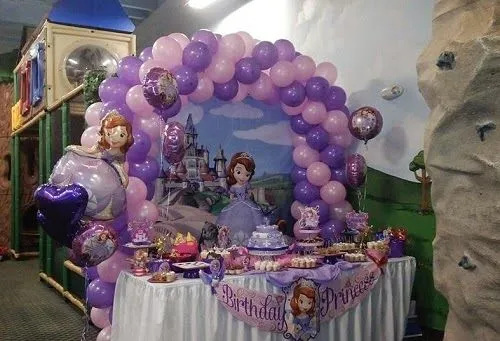 Decoración de globos de princesa sofia - Imagui