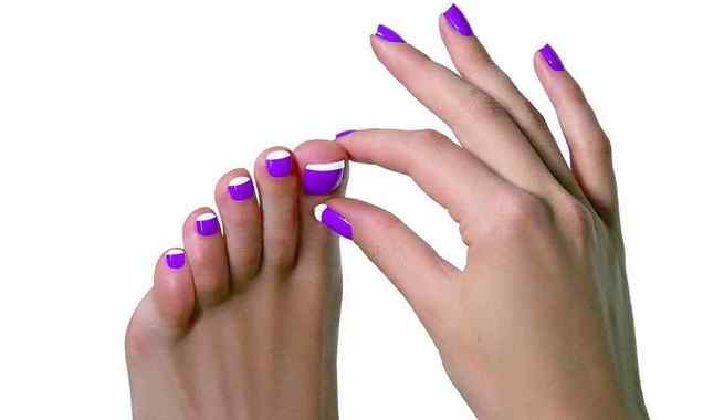 Decoración de uñas - Manicura francesa en manos y pies