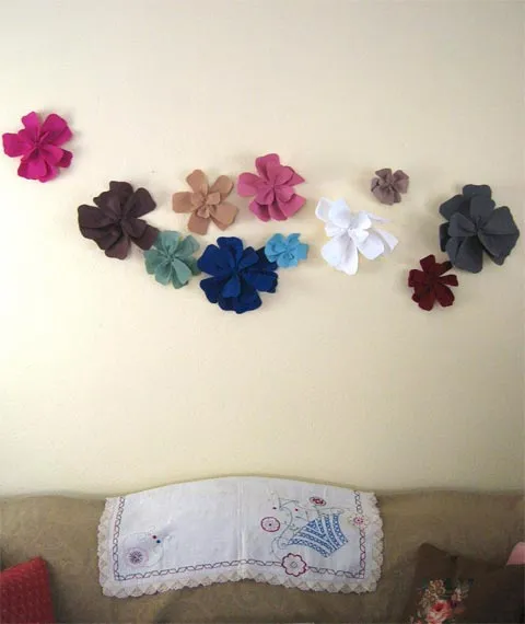Decorar una pared con flores de fieltro | Decoración Hogar, Ideas ...