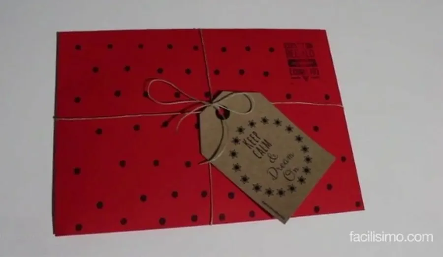 Cómo decorar un sobre para regalo | Manualidades
