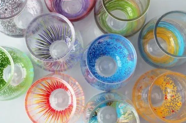 Cómo decorar vasos de vidrio con plumones de aceite ~ Solountip.com
