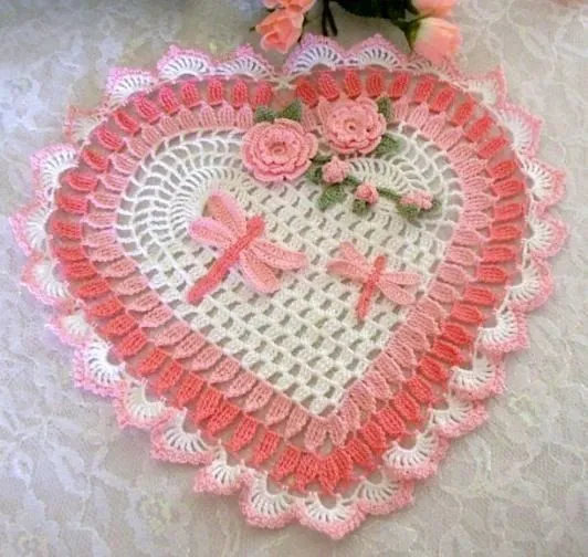 Delicadezas en crochet Gabriela: Carpeta en forma de corazón en ...