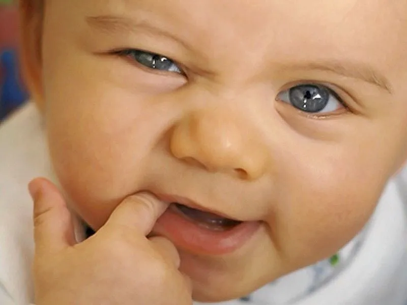 La dentición en tu bebé. Sus primeros dientes. | Centro Clínico y ...