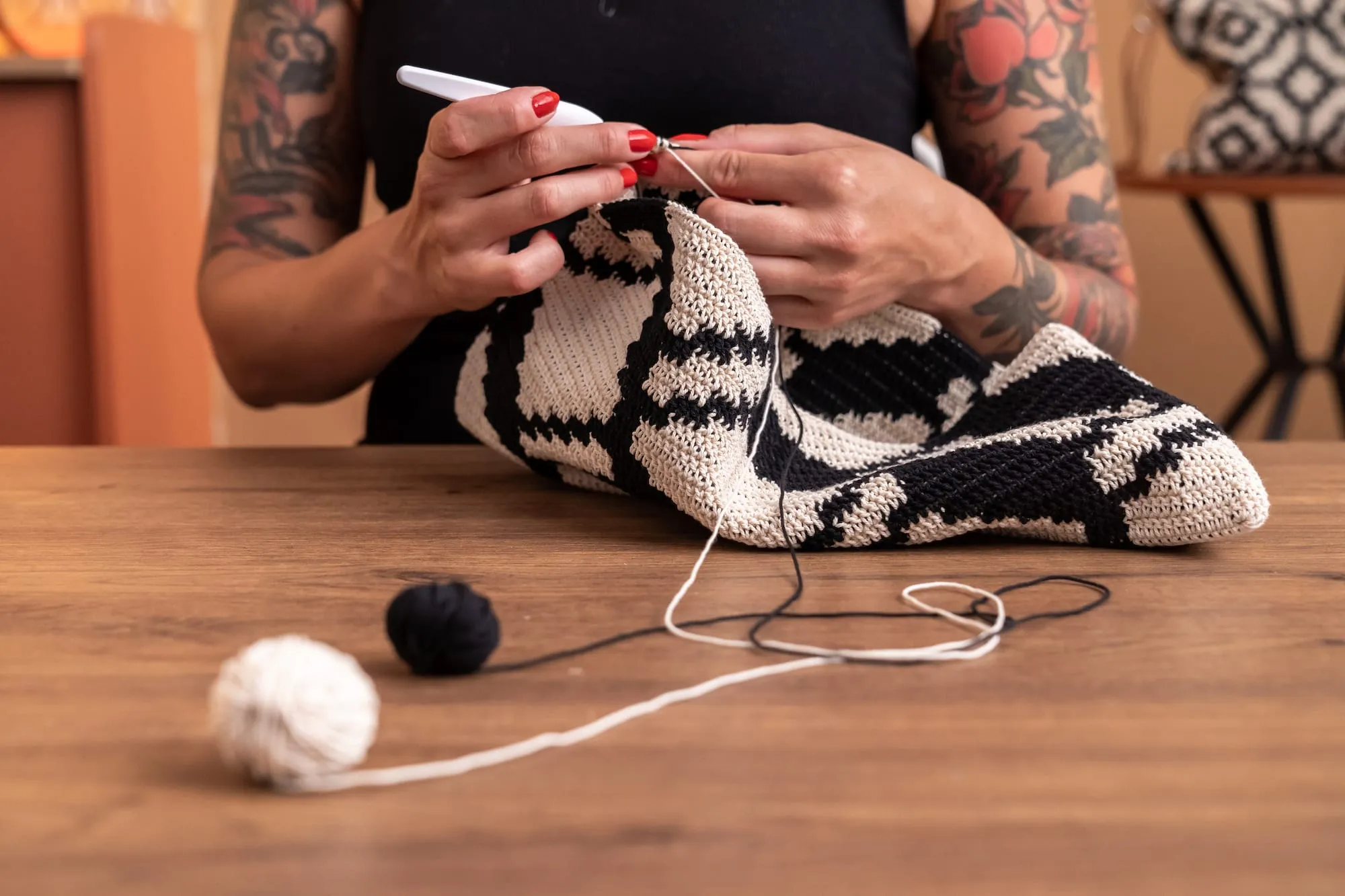Descarga gratis patrones crochet para crear tapestry geométrico | Domestika