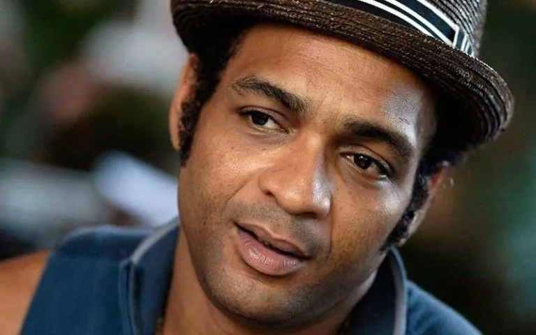 Descemer Bueno, un mulato con sombrero… y con carácter | Cubadebate Descemer Bueno, un mulato con sombrero… y con carácter | Cubadebate