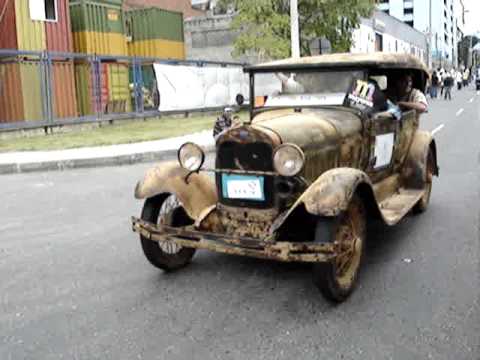 Desfile de Autos Clasicos y Antiguos Medellín Colombia, Feria de ...