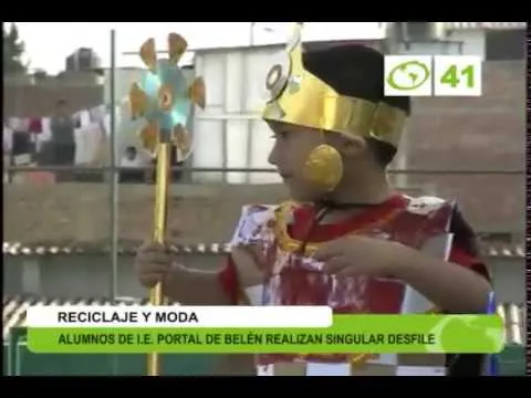 Desfile de trajes típico hechos de material reciclable - Trujillo ...