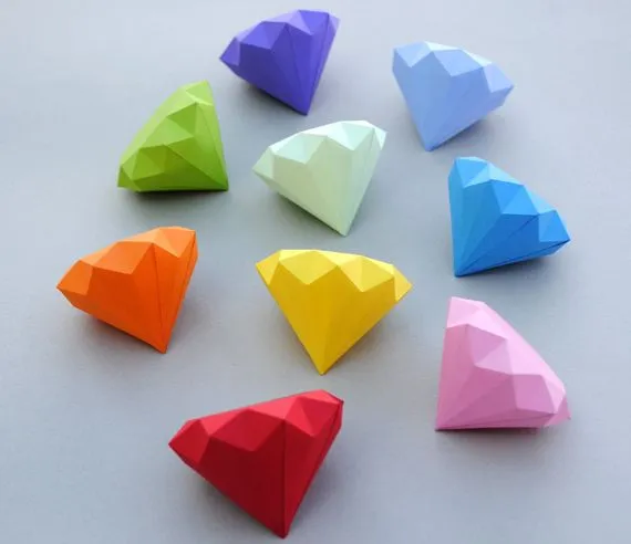 Diamantes de papel en 3D con cartulinas de colores | Mundo ...