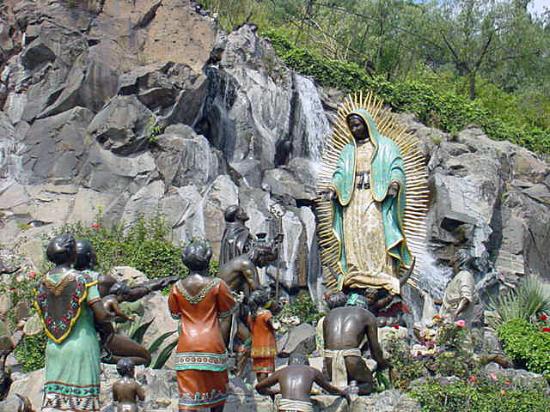 La Virgen recibiendo ofrendas de los indígenas en el jardin de la ...