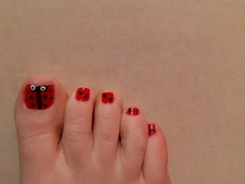 Diseño de uñas faciles para los pies de mariquita - YouTube