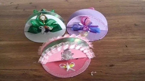 Diseños Creativos y Pedrería: Servilleteros con CD'S reciclados ...