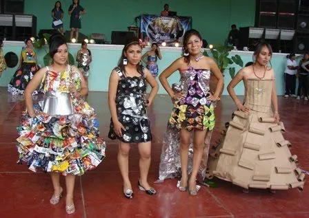 Vestidos de material reciclable - Imagui