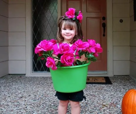 Disfraz de flor para niña con material reciclable - Imagui