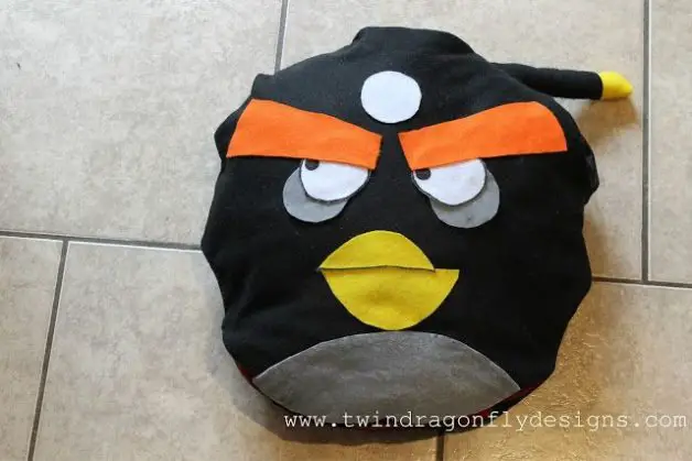 Como hacer un disfraz del ave negro de Angry Bird | Todo Manualidades