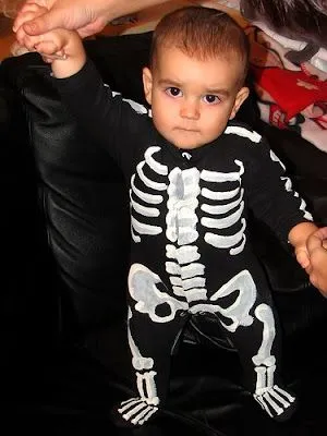 de bebe esqueleto para halloween esta hecho tinendo un body blanco de ...