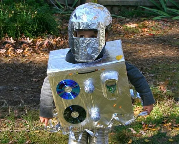 Disfraz de robot | Manualidades Aprender a Hacer para niños