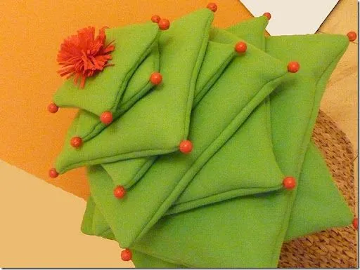 decoración navidad: Árbol hecho de cojines verdes | Divertidas de ...