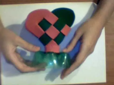 DIY: corazón tejido de foami con botella de plastico - YouTube