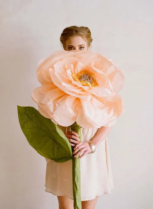 DIY Giant Paper Flowers — Design*Sponge | Flores De Papel, Flor y ...