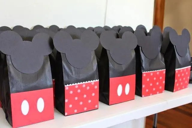 DIY Mickey and Minnie Party Favors Bag. | Oh My Fiesta! in english
