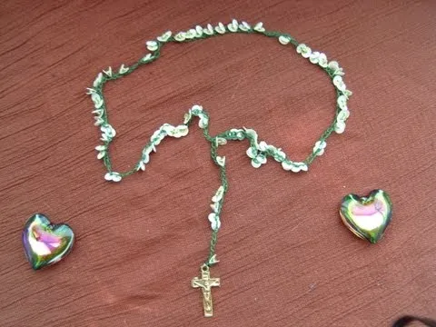 DIY Cómo hacer un rosario tejido con lentejuelas, precioso - YouTube