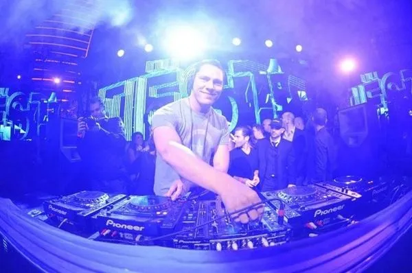 DJ Tiesto – Club Life 342 [SBD] (20-10-2013) | Club Life Show ...