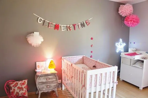 Dormitorio para bebé en rosa y gris - Colores en casa
