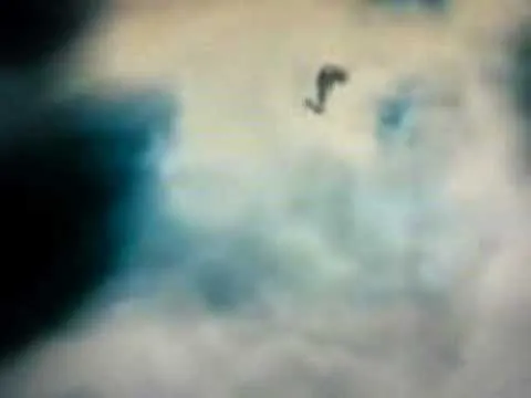 Dragon volando en el cielo - YouTube