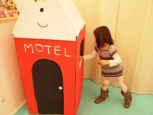 Duduá: Regalamos casita de cartón para que jueguen los niños